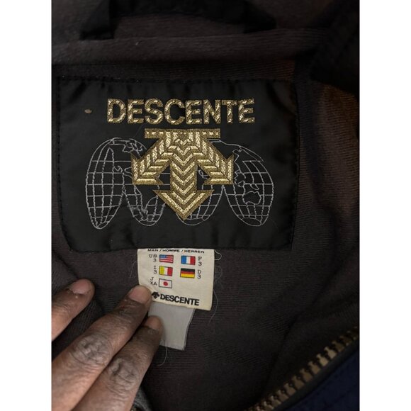 Descente Pullover Hooded Jacket With Zippered Pockets & Adjustable Hem size 3 - Picture 15 of 16
